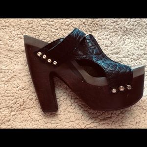 Flogg daffodil platform sandal size 8.5